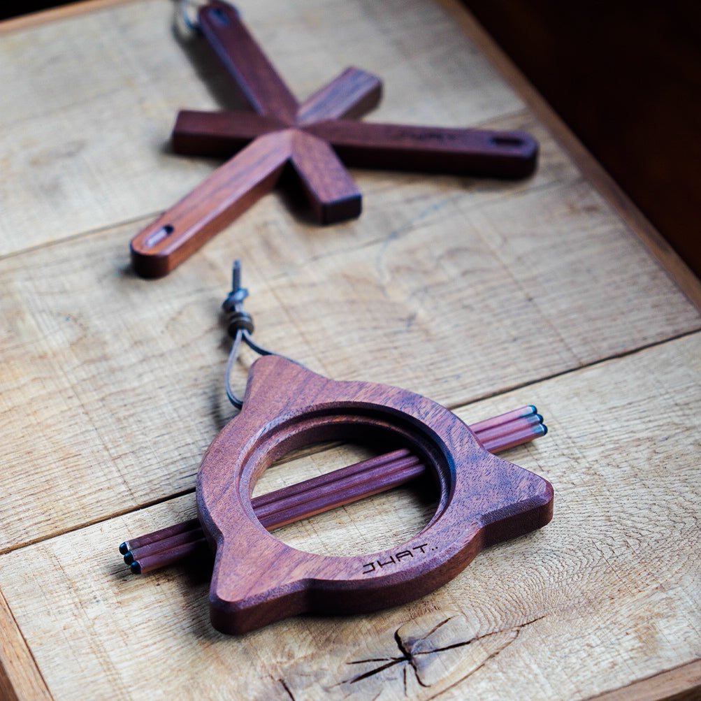 JHAT.. sAnkaku.R Stand　【American Walnut】