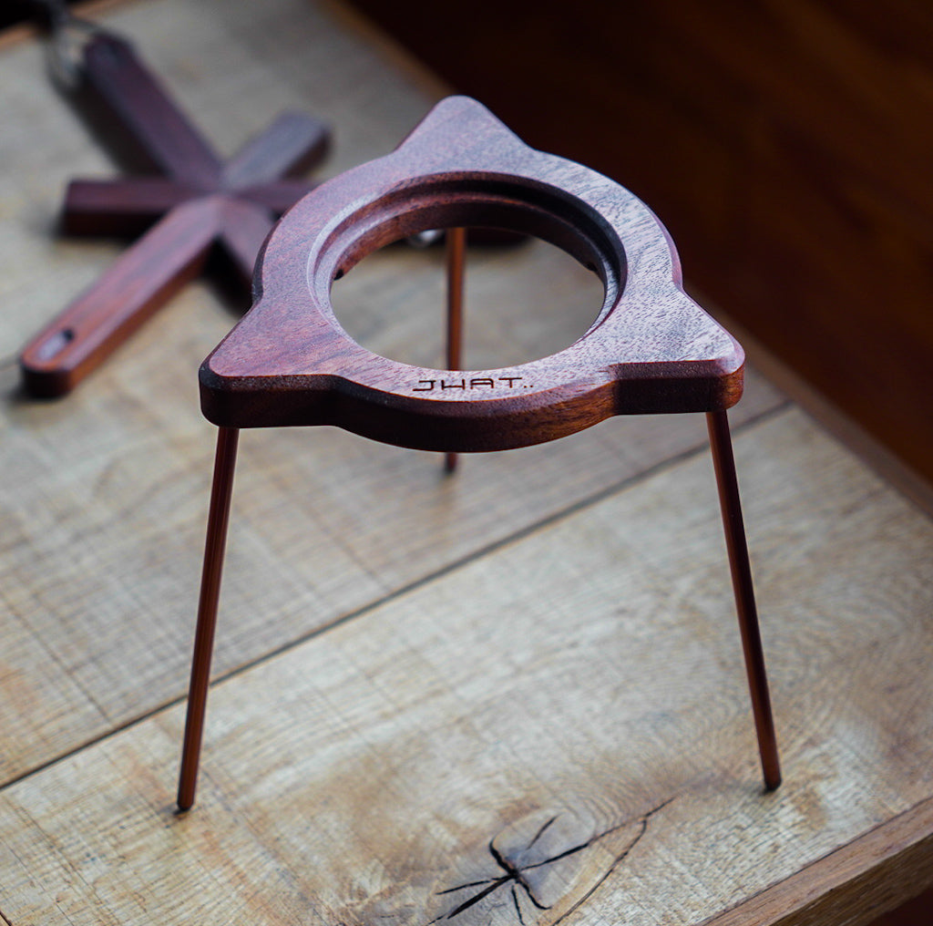 JHAT.. sAnkaku.R Stand　【American Walnut】