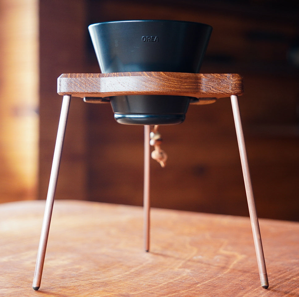 JHAT.. sAnkaku.R Stand　【American Walnut】